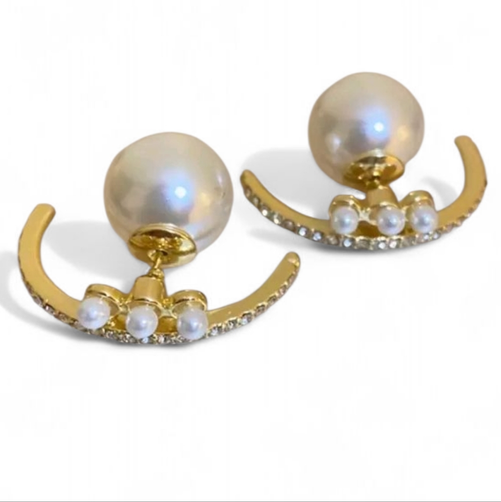 NEW! Gold Plated Stunning Elegant Pearl & Diamond Ear Cuff Earrings